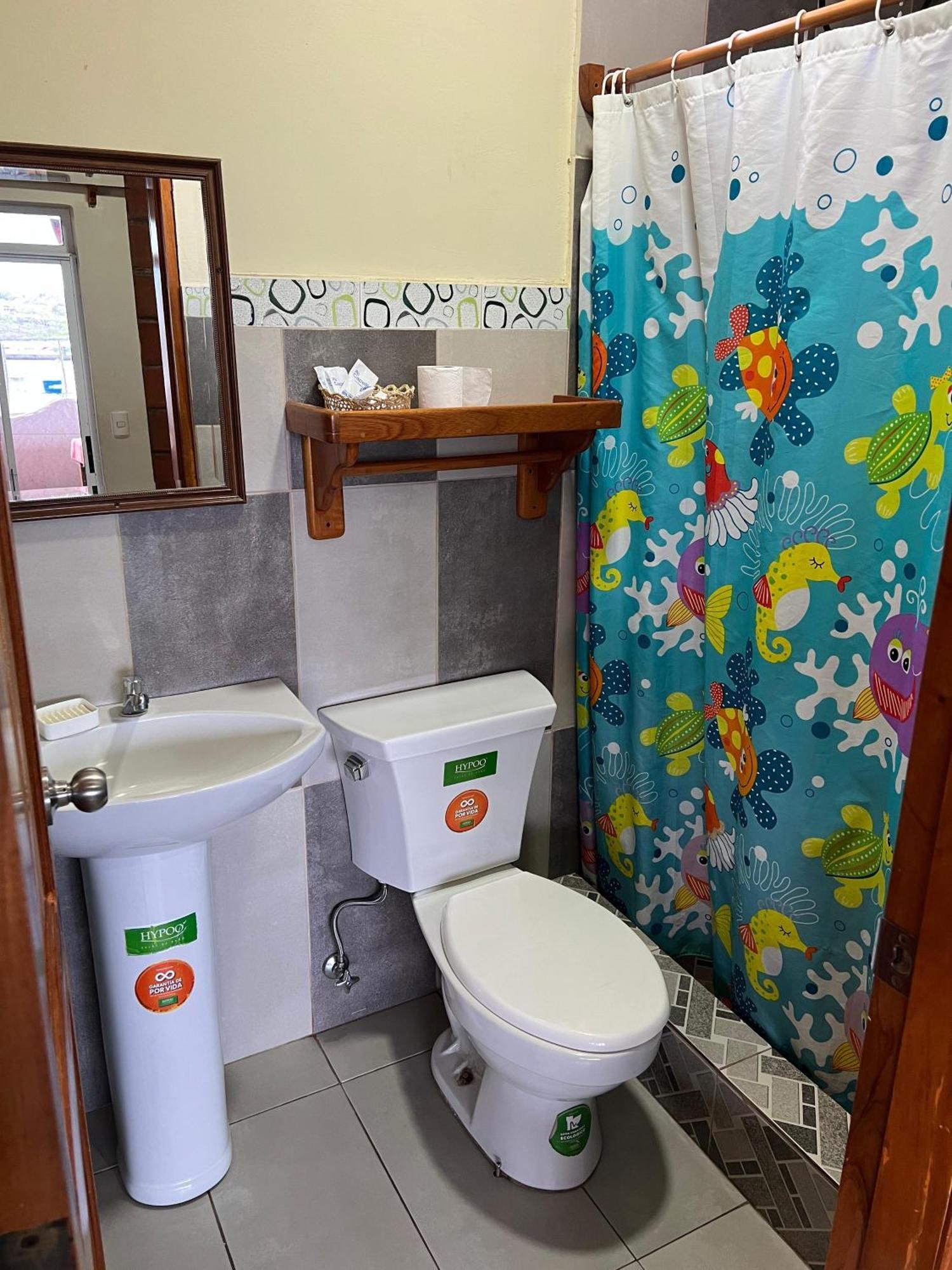 Hostal Cattleya Пуерто-Бакерісо-Морено Екстер'єр фото