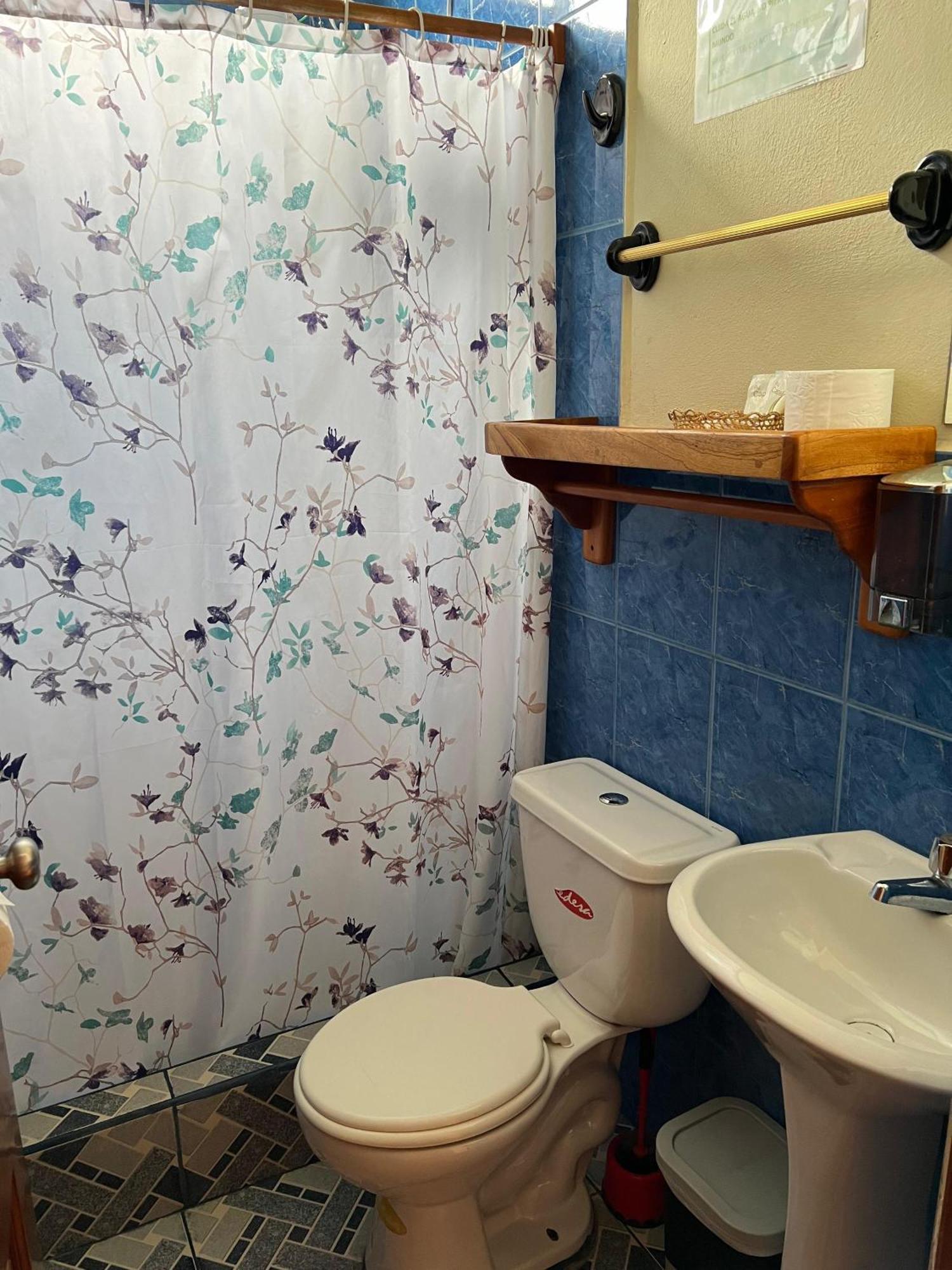 Hostal Cattleya Пуерто-Бакерісо-Морено Екстер'єр фото