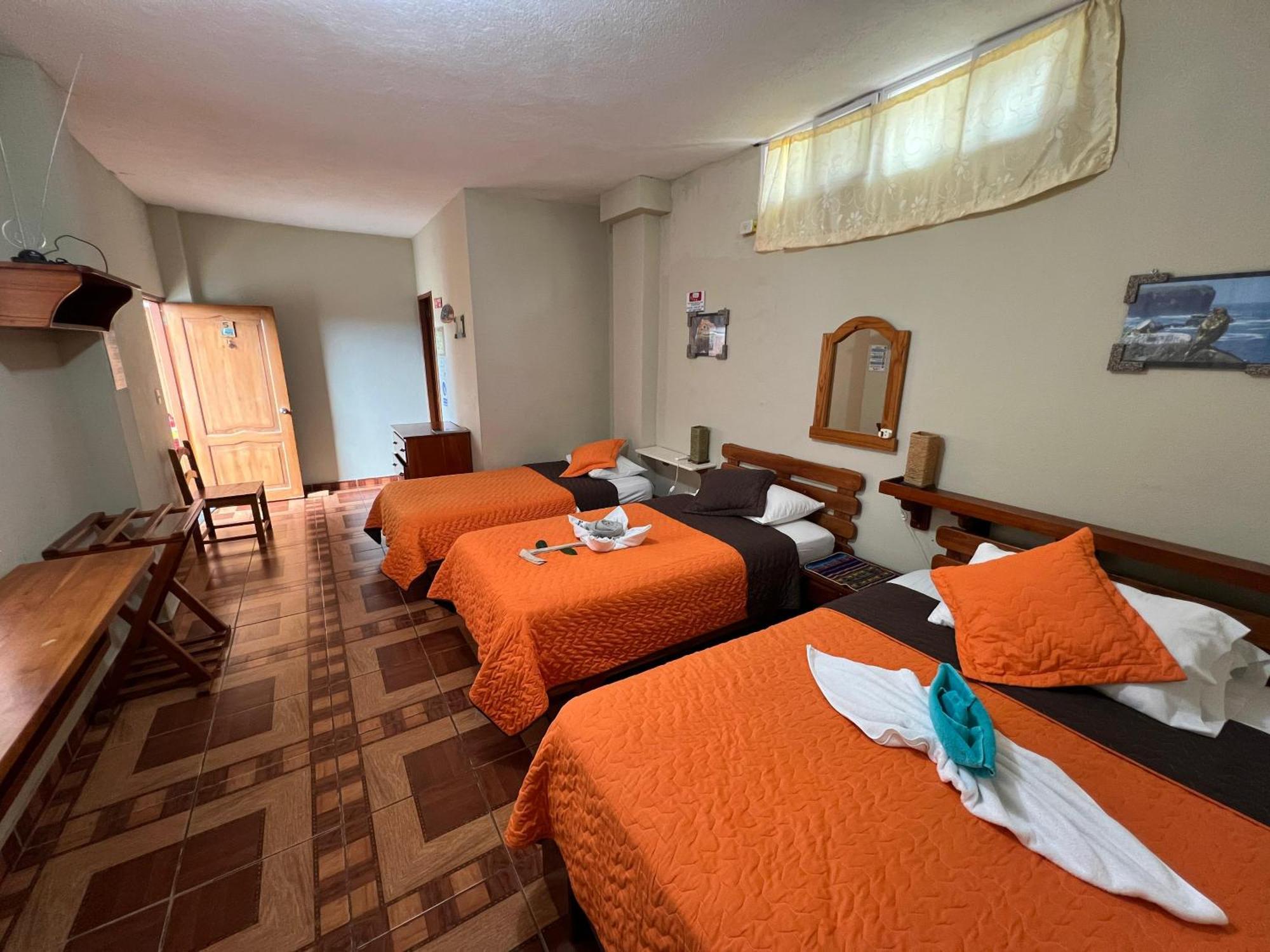 Hostal Cattleya Пуерто-Бакерісо-Морено Екстер'єр фото