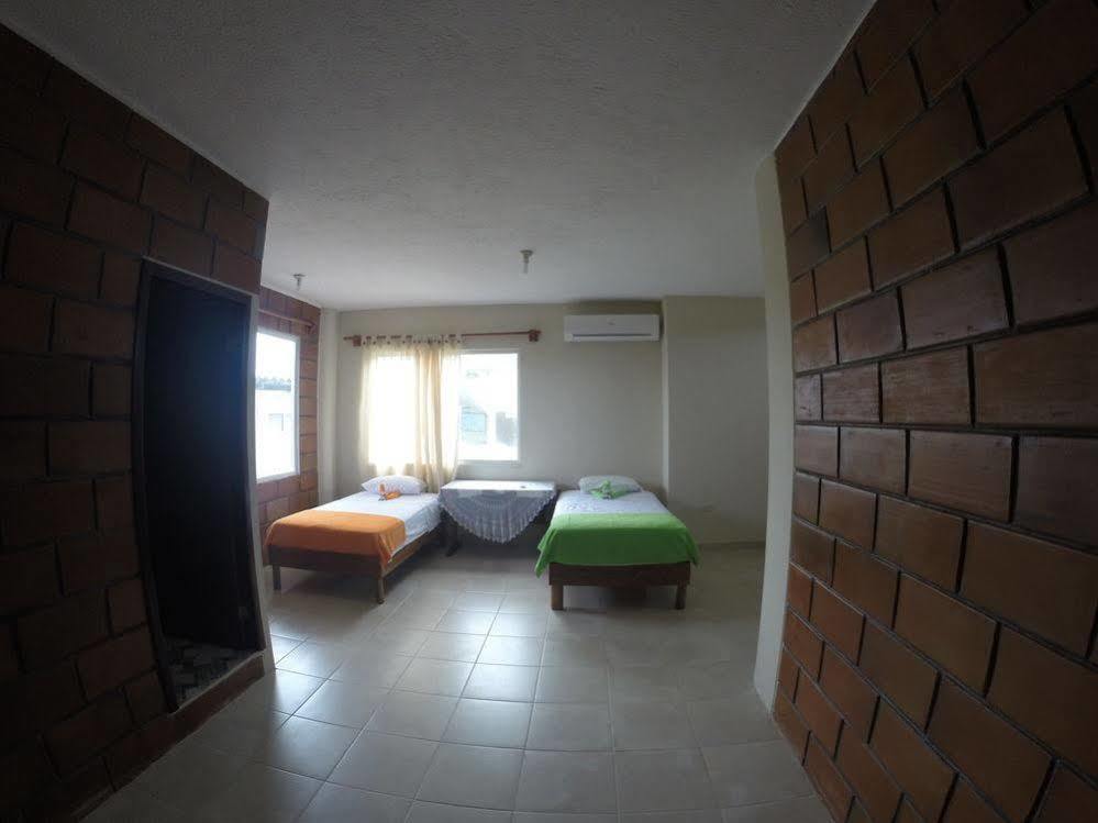 Hostal Cattleya Пуерто-Бакерісо-Морено Екстер'єр фото